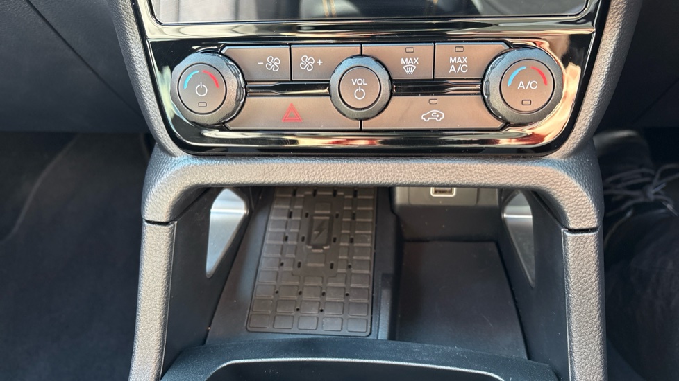 Ford Ranger Petrol Pick Up D/Cab Wildtrak 2.3 EcoBoost PHEV 281 Auto - Image 24