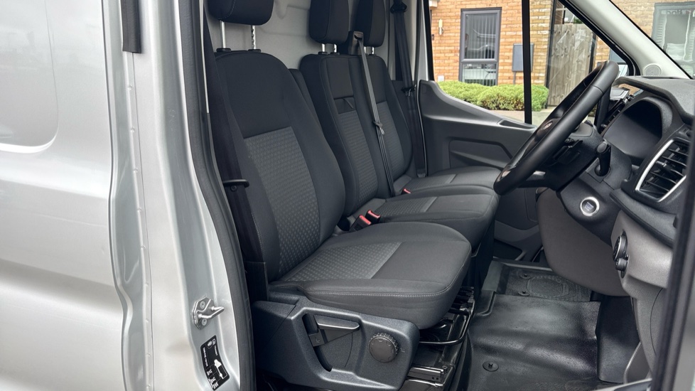 Ford Transit 350 L3 Diesel Fwd 2.0 EcoBlue 165ps H2 Limited Van Auto [Nav] - Image 30