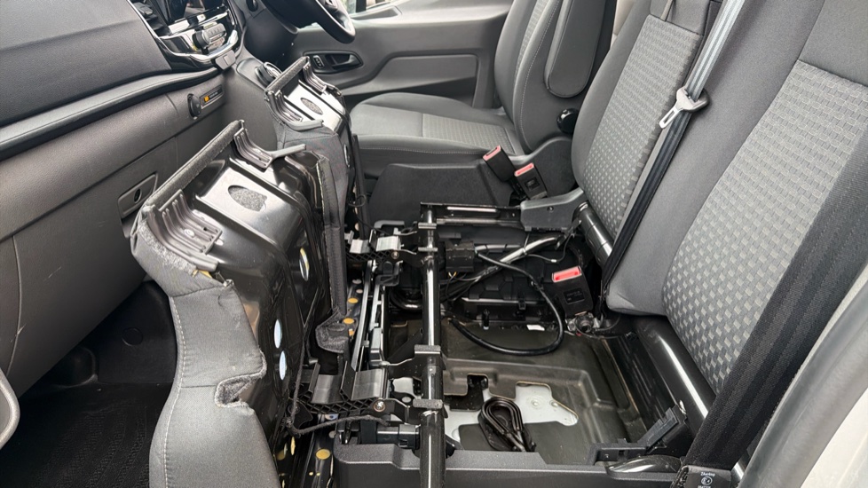 Ford Transit 350 L3 Diesel Fwd 2.0 EcoBlue 165ps H2 Limited Van Auto [Nav] - Image 33