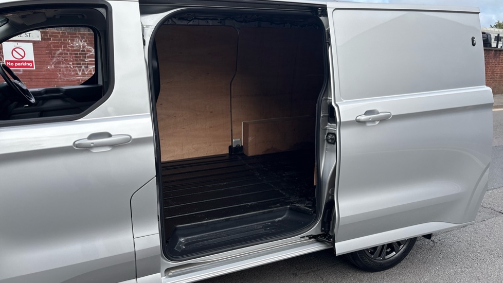 Ford Transit Custom 280 L1 Diesel Fwd 2.0 EcoBlue 136ps H1 Van Limited Auto - Image 5