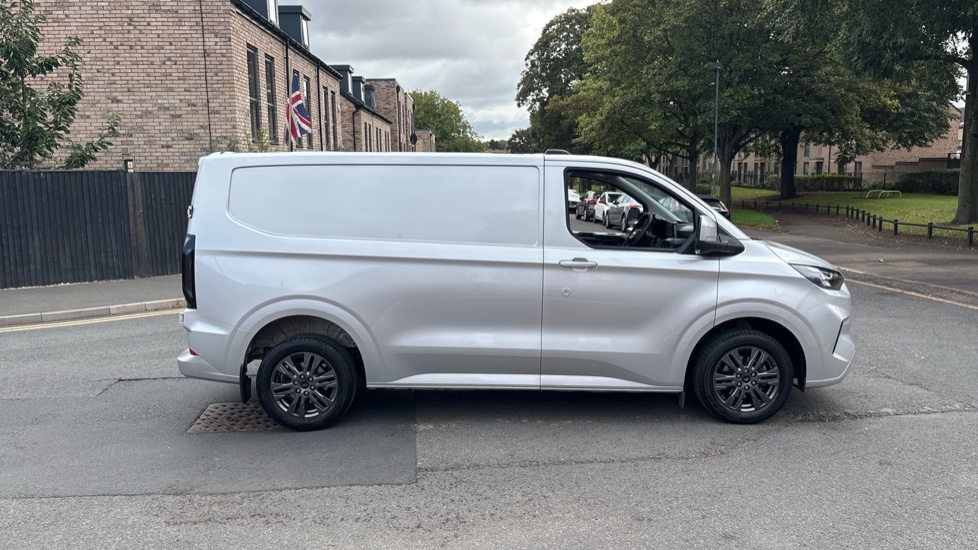 Ford Transit Custom 280 L1 Diesel Fwd 2.0 EcoBlue 136ps H1 Van Limited Auto - Image 9