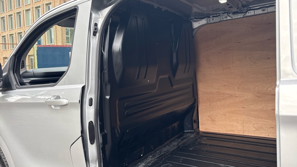 Ford Transit Custom 280 L1 Diesel Fwd 2.0 EcoBlue 136ps H1 Van Limited Auto - Image 18