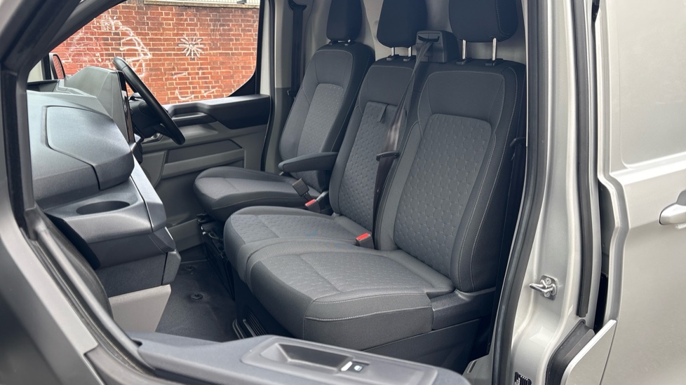 Ford Transit Custom 280 L1 Diesel Fwd 2.0 EcoBlue 136ps H1 Van Limited Auto - Image 32