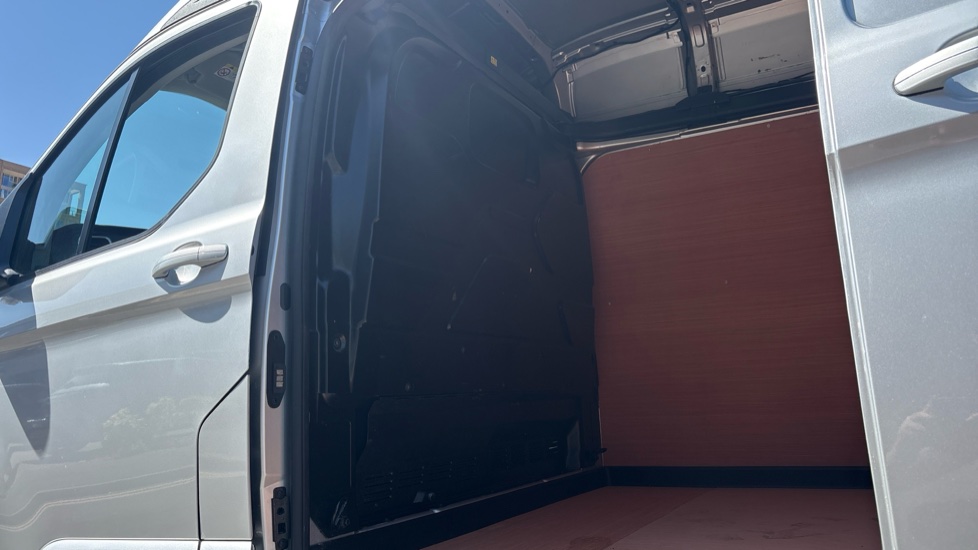 Ford Transit Custom 300 L2 Diesel Fwd 2.0 EcoBlue 130ps High Roof Limited Van - Image 18