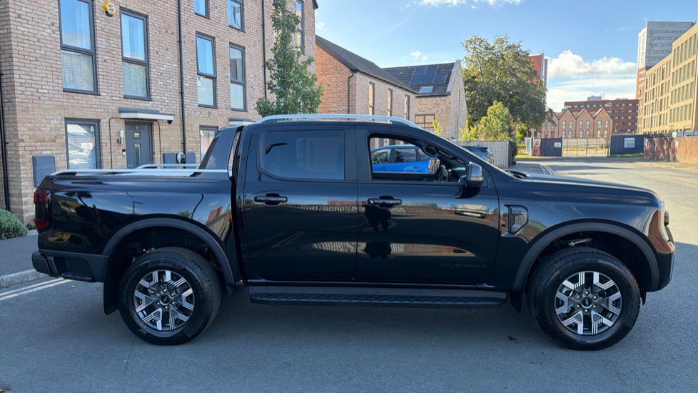 Ford Ranger Petrol Pick Up D/Cab Wildtrak 2.3 EcoBoost PHEV 281 Auto - Image 9
