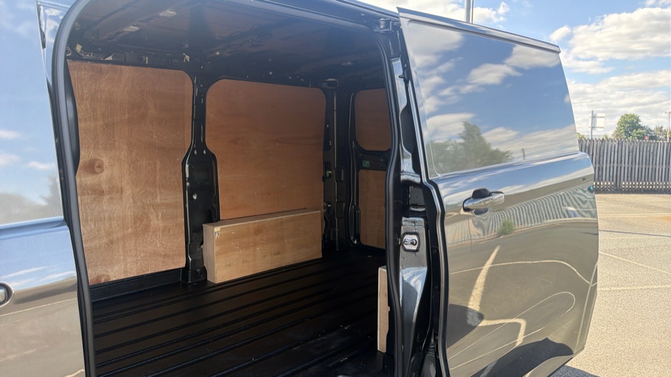 Ford Transit Custom 320 L1 Petrol Fwd 2.5 PHEV 232ps H1 Van Limited Auto - Image 5