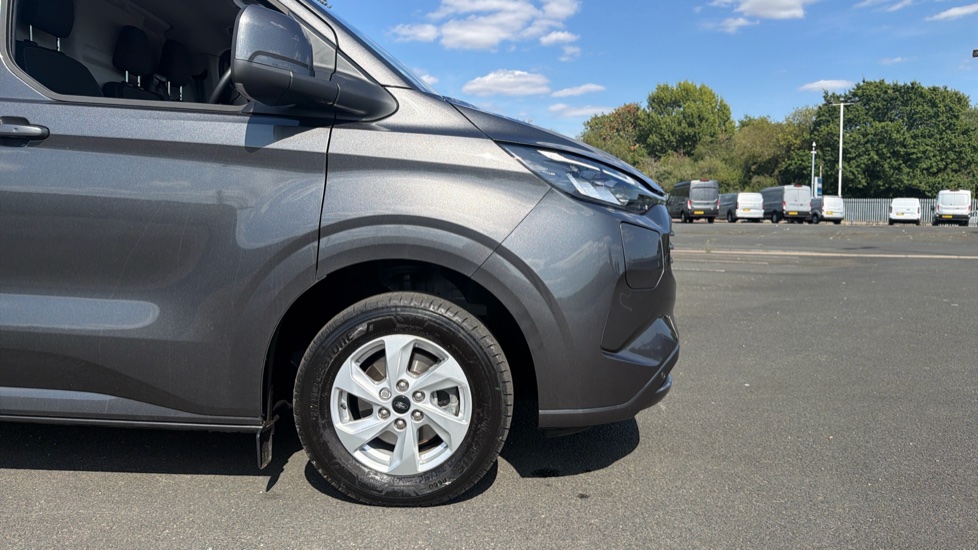 Ford Transit Custom 320 L1 Petrol Fwd 2.5 PHEV 232ps H1 Van Limited Auto - Image 17