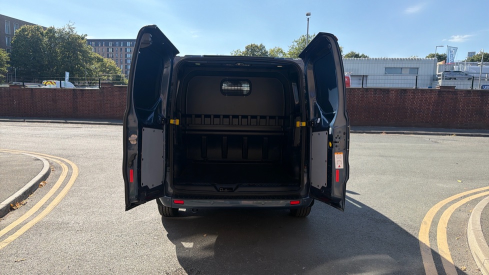 Ford Transit Custom 300 L1 Diesel Fwd 2.0 EcoBlue 130ps Low Roof D/Cab Limited Van - Image 3