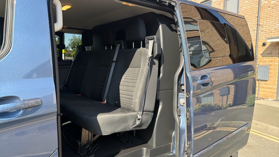 Ford Transit Custom 300 L1 Diesel Fwd 2.0 EcoBlue 130ps Low Roof D/Cab Limited Van - Image 5