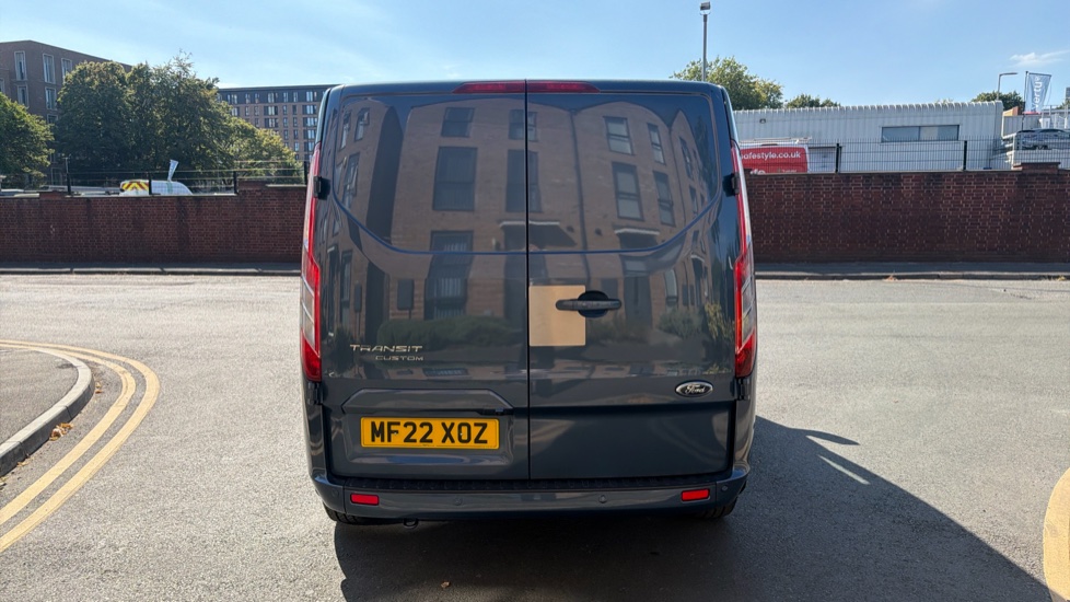 Ford Transit Custom 300 L1 Diesel Fwd 2.0 EcoBlue 130ps Low Roof D/Cab Limited Van - Image 11