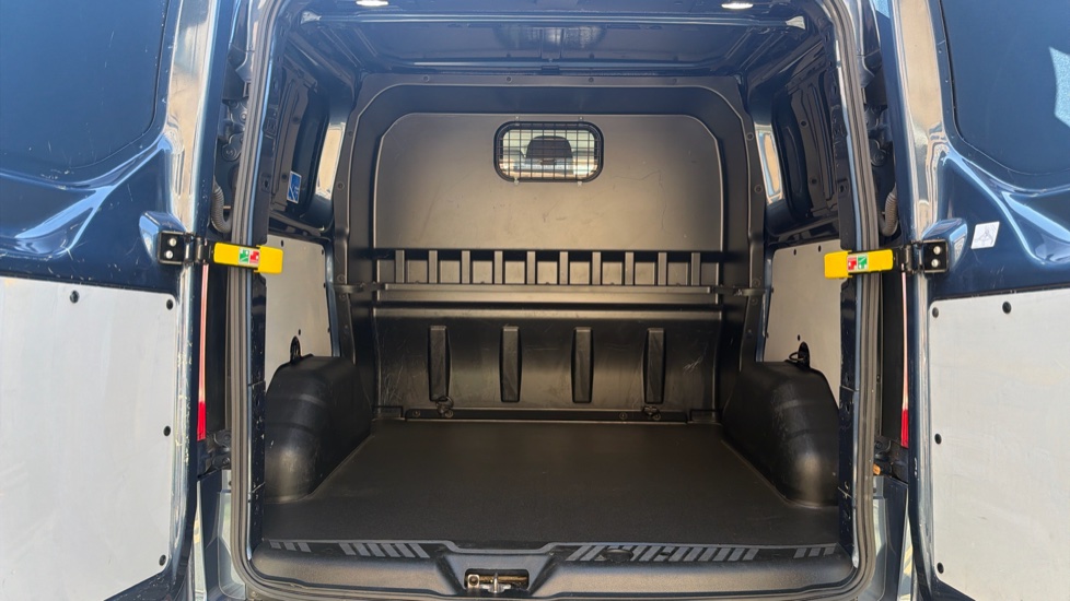 Ford Transit Custom 300 L1 Diesel Fwd 2.0 EcoBlue 130ps Low Roof D/Cab Limited Van - Image 12
