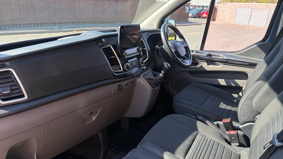 Ford Transit Custom 300 L1 Diesel Fwd 2.0 EcoBlue 130ps Low Roof D/Cab Limited Van - Image 13