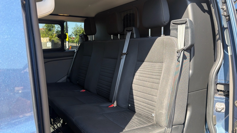 Ford Transit Custom 300 L1 Diesel Fwd 2.0 EcoBlue 130ps Low Roof D/Cab Limited Van - Image 14
