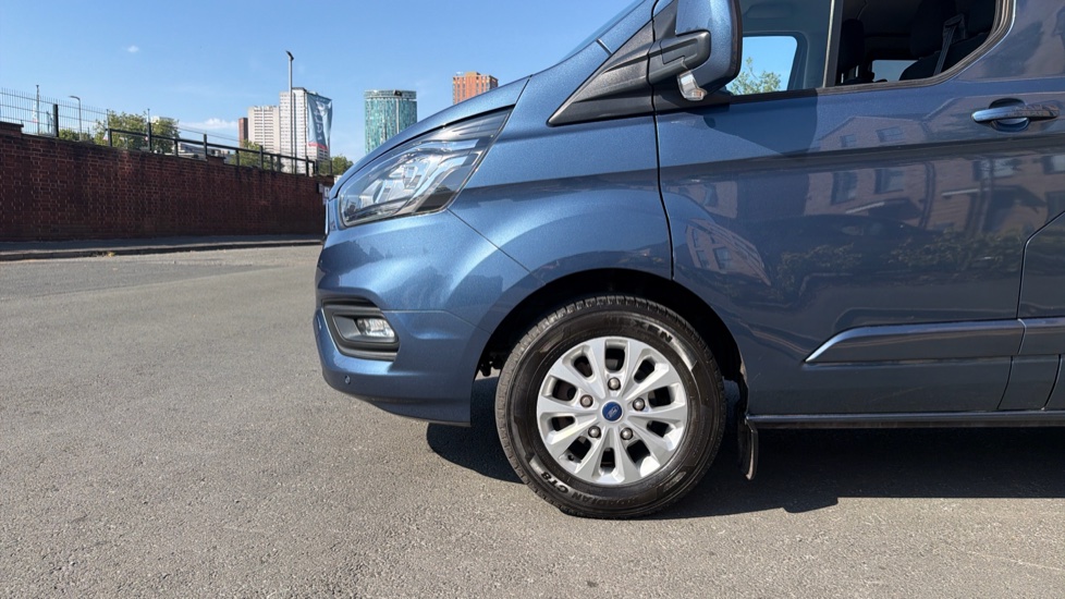 Ford Transit Custom 300 L1 Diesel Fwd 2.0 EcoBlue 130ps Low Roof D/Cab Limited Van - Image 17