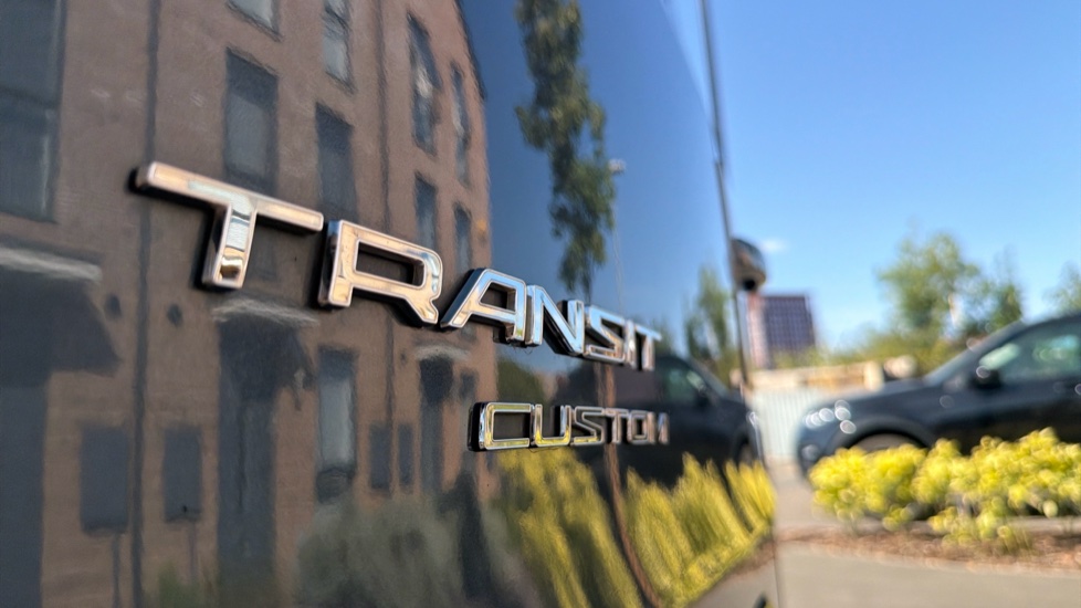 Ford Transit Custom 300 L1 Diesel Fwd 2.0 EcoBlue 130ps Low Roof D/Cab Limited Van - Image 35