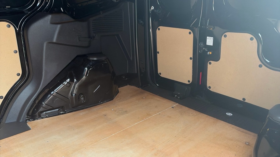 Ford Transit Courier Diesel 1.5 TDCi 100ps Limited Van [6 Speed] - Image 14