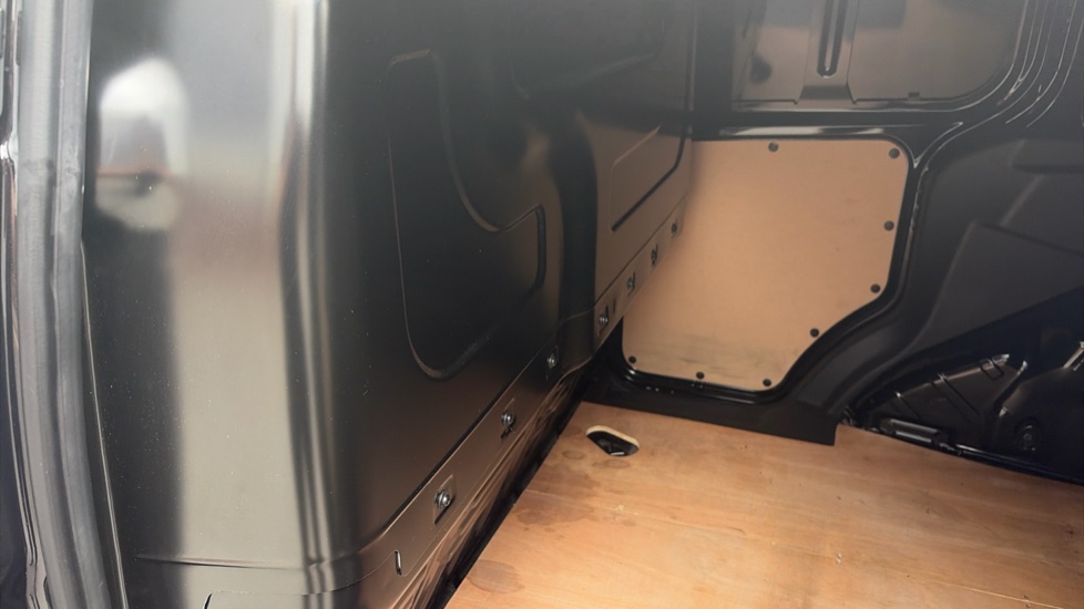 Ford Transit Courier Diesel 1.5 TDCi 100ps Limited Van [6 Speed] - Image 18