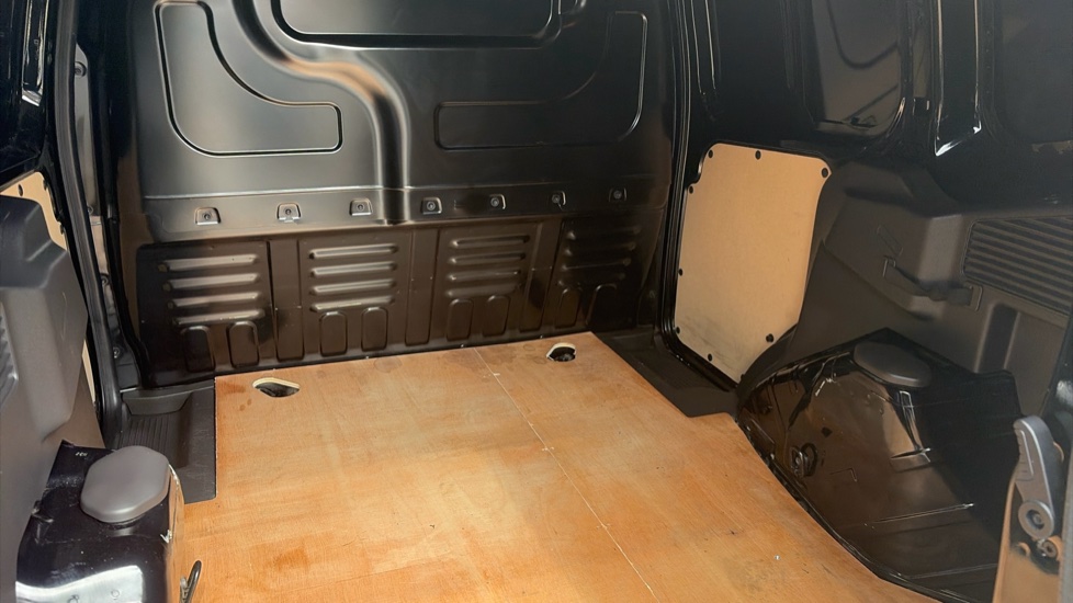 Ford Transit Courier Diesel 1.5 TDCi 100ps Limited Van [6 Speed] - Image 28