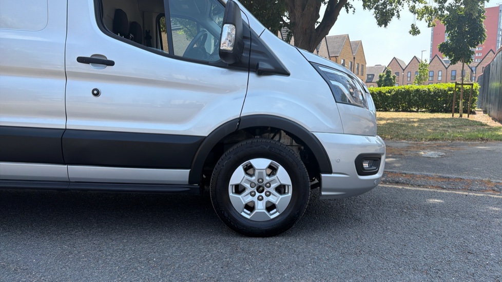 Ford Transit 350 L3 Diesel Fwd 2.0 EcoBlue 165ps H2 Limited Van Auto [Nav] - Image 17