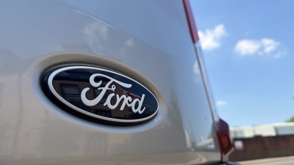 Ford Transit 350 L3 Diesel Fwd 2.0 EcoBlue 165ps H2 Limited Van Auto [Nav] - Image 36