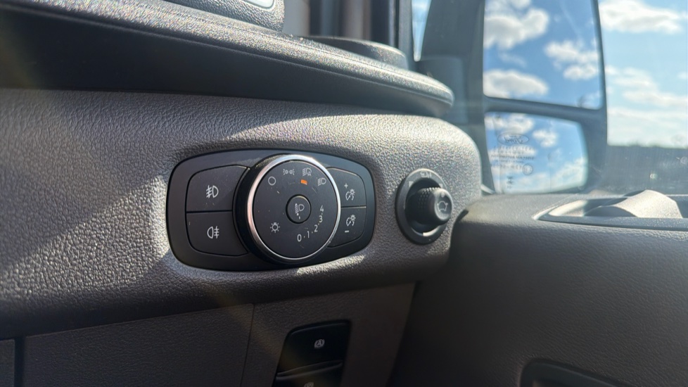 Ford Transit 350 L2 Diesel Fwd 2.0 EcoBlue 130ps H2 Limited Van Auto [8S] [Nav] - Image 23