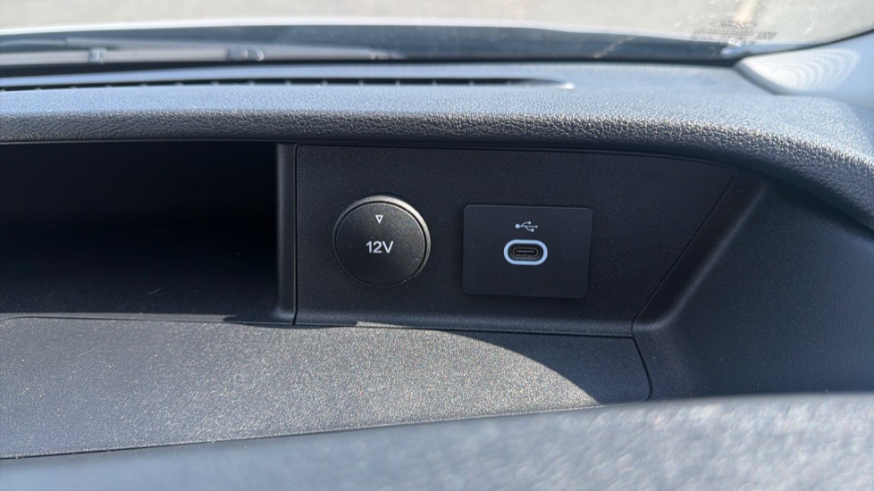 Ford Transit 350 L2 Diesel Fwd 2.0 EcoBlue 130ps H2 Limited Van Auto [8S] [Nav] - Image 26