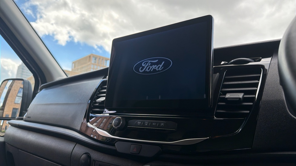Ford Transit 350 L2 Diesel Fwd 2.0 EcoBlue 130ps H2 Limited Van Auto [8S] [Nav] - Image 15