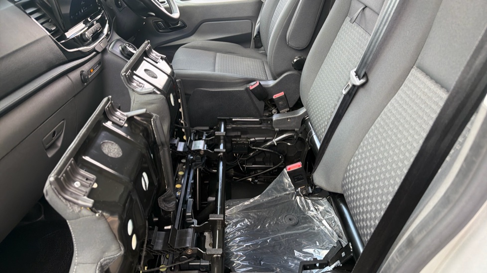 Ford Transit 350 L2 Diesel Fwd 2.0 EcoBlue 130ps H2 Limited Van Auto [8S] [Nav] - Image 32
