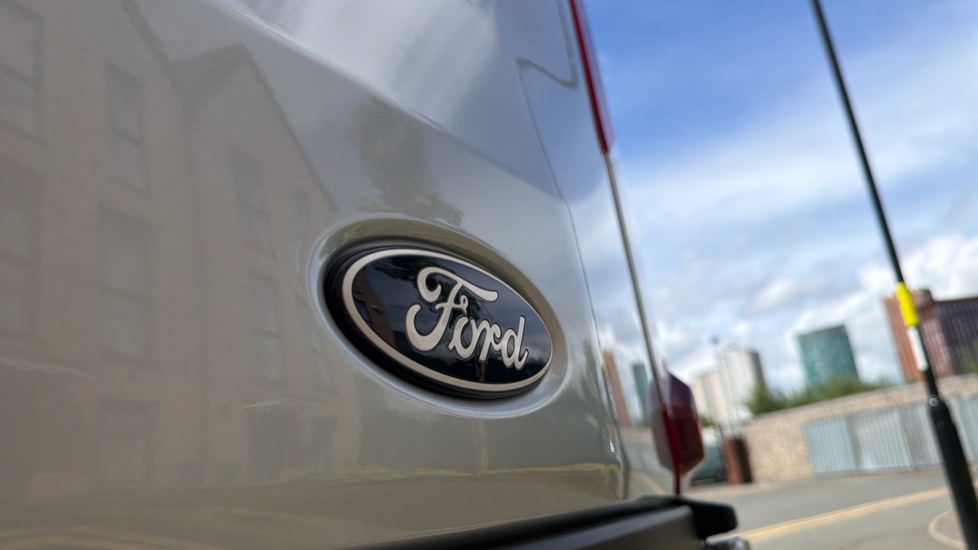 Ford Transit 350 L2 Diesel Fwd 2.0 EcoBlue 130ps H2 Limited Van Auto [8S] [Nav] - Image 36