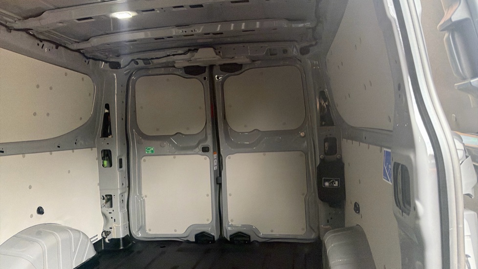 Ford Transit Custom E-340 L2 Electric Rwd 100kW 65kWh H1 Van Limited Auto - Image 14