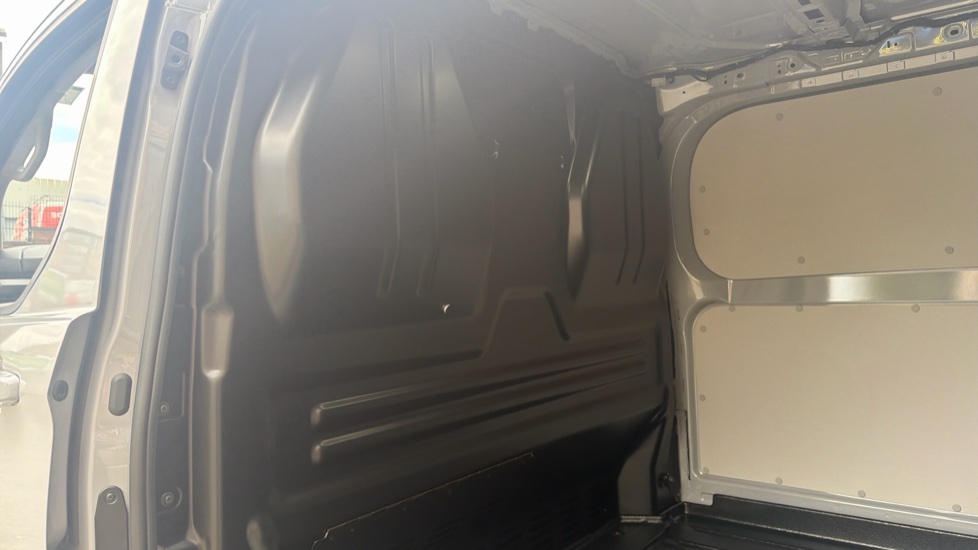 Ford Transit Custom E-340 L2 Electric Rwd 100kW 65kWh H1 Van Limited Auto - Image 18