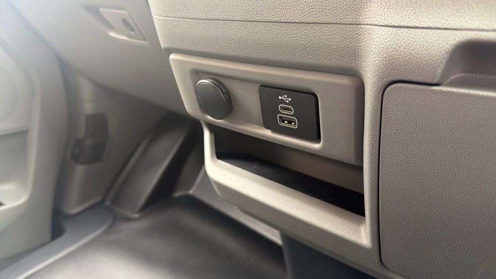 Ford Transit Custom E-340 L2 Electric Rwd 100kW 65kWh H1 Van Limited Auto - Image 27