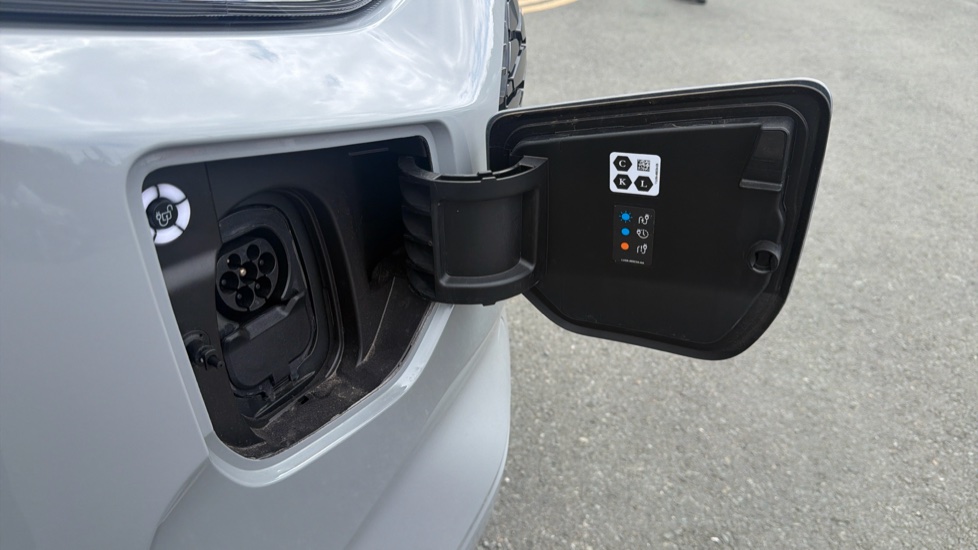 Ford Transit Custom E-340 L2 Electric Rwd 100kW 65kWh H1 Van Limited Auto - Image 31