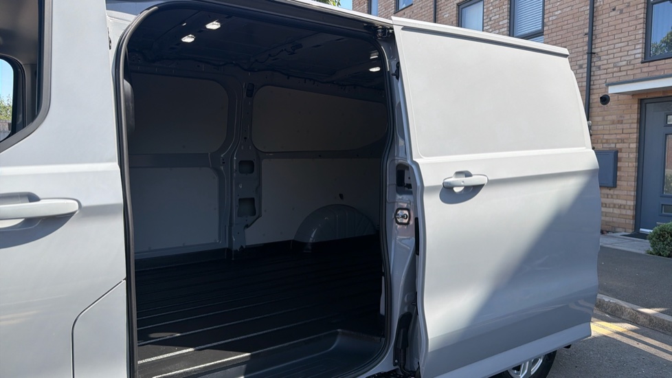 Ford Transit Custom E-340 L2 Electric Rwd 100kW 65kWh H1 Van Limited Auto - Image 5
