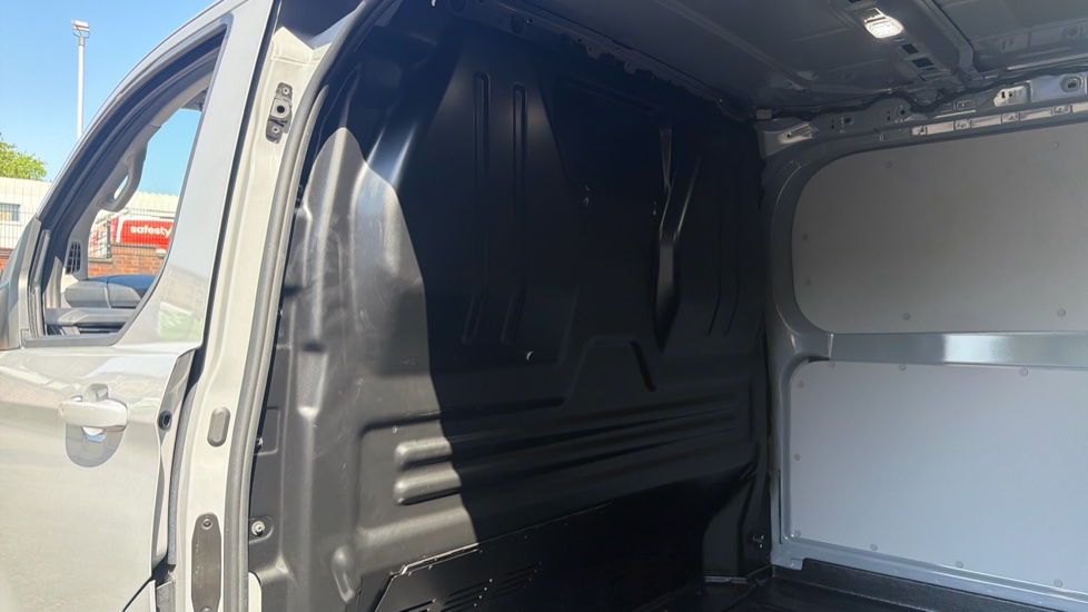 Ford Transit Custom E-340 L2 Electric Rwd 100kW 65kWh H1 Van Limited Auto - Image 18