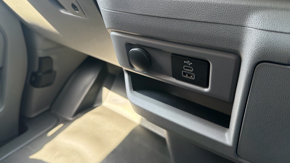 Ford Transit Custom E-340 L2 Electric Rwd 100kW 65kWh H1 Van Limited Auto - Image 26