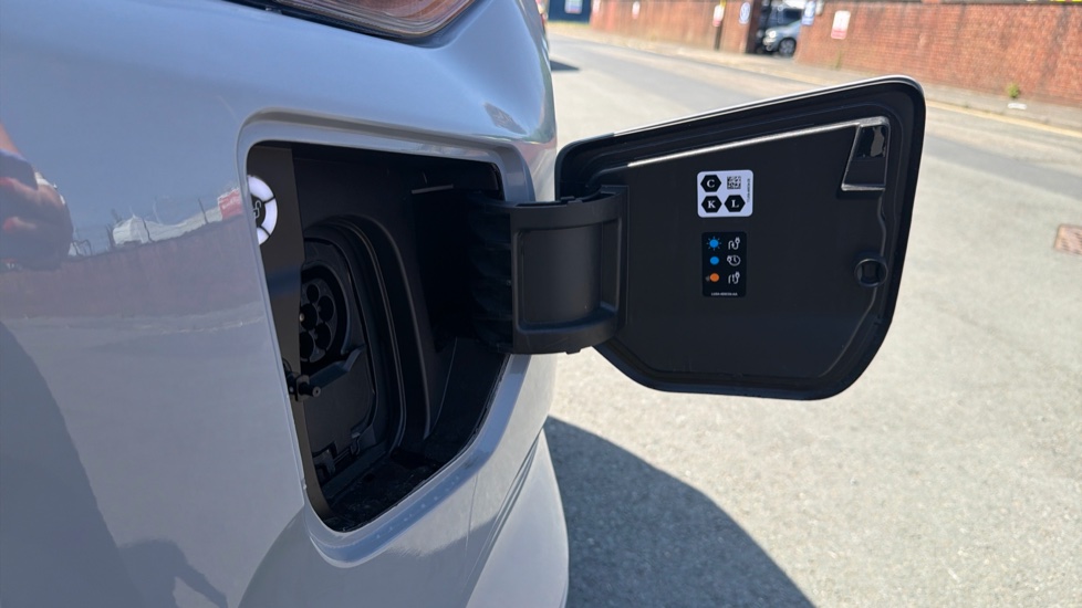 Ford Transit Custom E-340 L2 Electric Rwd 100kW 65kWh H1 Van Limited Auto - Image 31