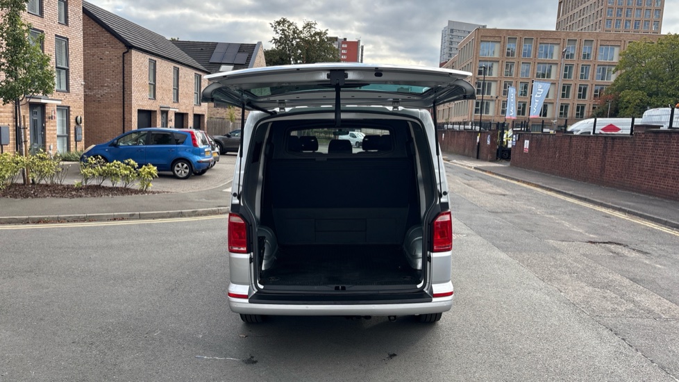 Volkswagen Transporter T32 Swb Diesel 2.0 TDI BMT 150 Highline Kombi Van DSG - Image 3