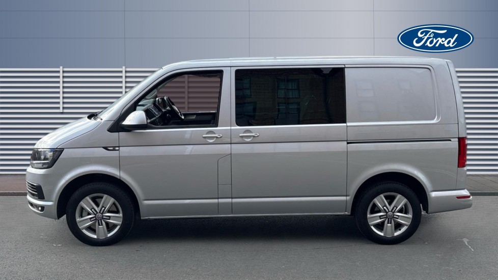 Volkswagen Transporter T32 Swb Diesel 2.0 TDI BMT 150 Highline Kombi Van DSG - Image 4