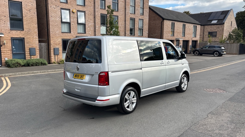 Volkswagen Transporter T32 Swb Diesel 2.0 TDI BMT 150 Highline Kombi Van DSG - Image 10