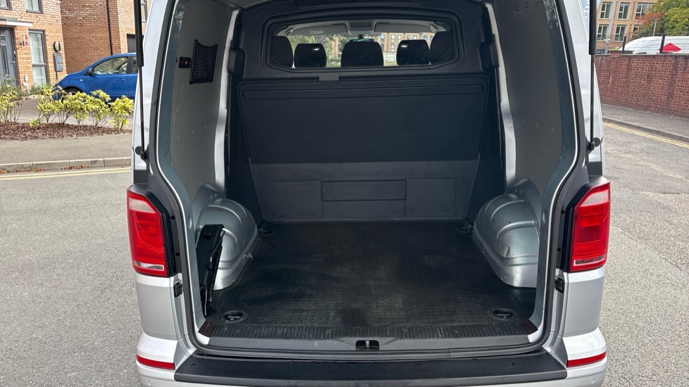 Volkswagen Transporter T32 Swb Diesel 2.0 TDI BMT 150 Highline Kombi Van DSG - Image 12