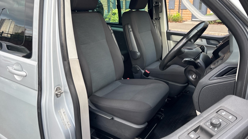Volkswagen Transporter T32 Swb Diesel 2.0 TDI BMT 150 Highline Kombi Van DSG - Image 27