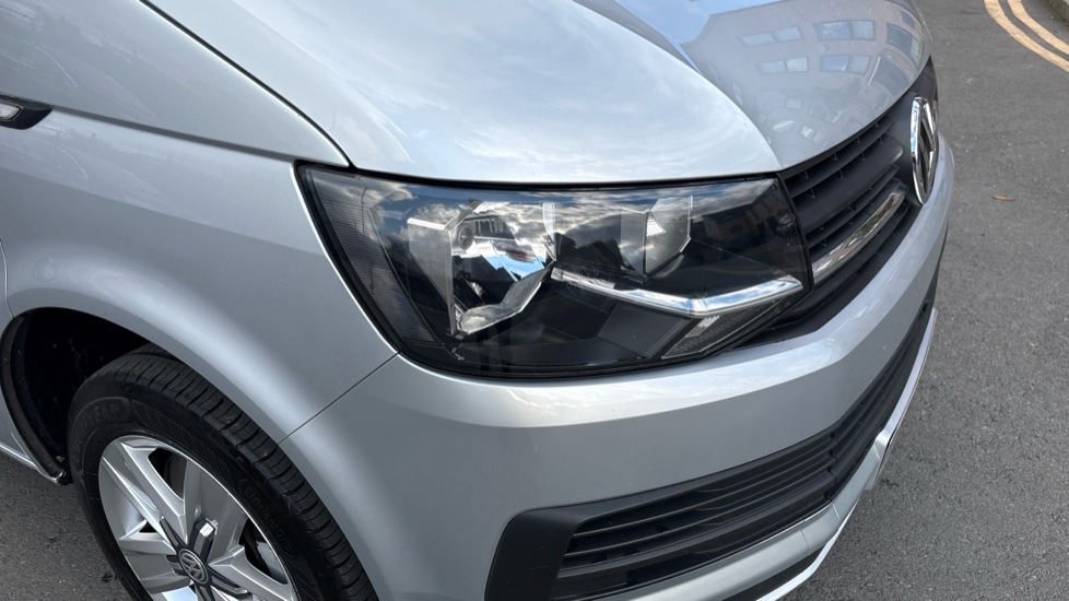 Volkswagen Transporter T32 Swb Diesel 2.0 TDI BMT 150 Highline Kombi Van DSG - Image 28
