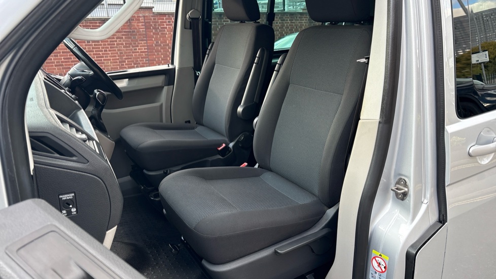 Volkswagen Transporter T32 Swb Diesel 2.0 TDI BMT 150 Highline Kombi Van DSG - Image 33