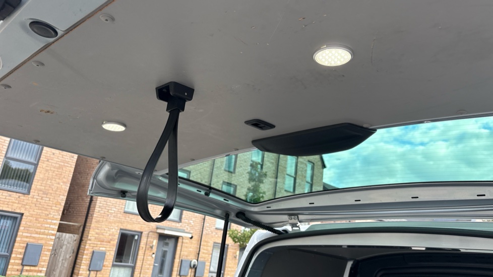 Volkswagen Transporter T32 Swb Diesel 2.0 TDI BMT 150 Highline Kombi Van DSG - Image 38