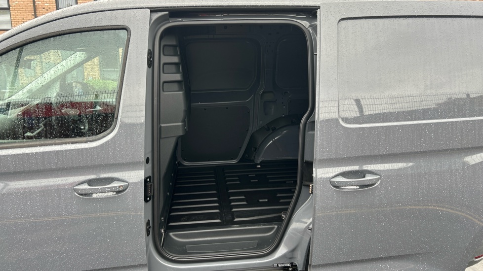 Ford Transit Connect 230 L1 Diesel 2.0 EcoBlue 122ps Limited Van Auto - Image 5