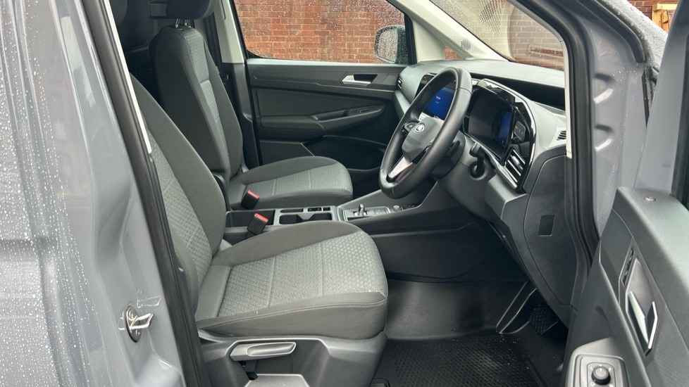 Ford Transit Connect 230 L1 Diesel 2.0 EcoBlue 122ps Limited Van Auto - Image 6