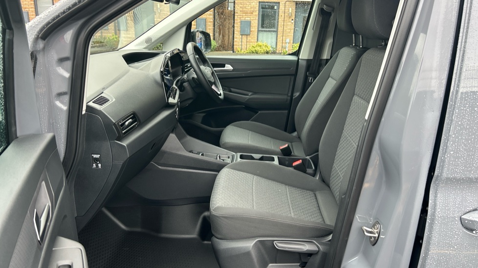 Ford Transit Connect 230 L1 Diesel 2.0 EcoBlue 122ps Limited Van Auto - Image 13