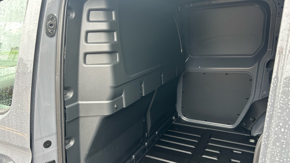 Ford Transit Connect 230 L1 Diesel 2.0 EcoBlue 122ps Limited Van Auto - Image 18