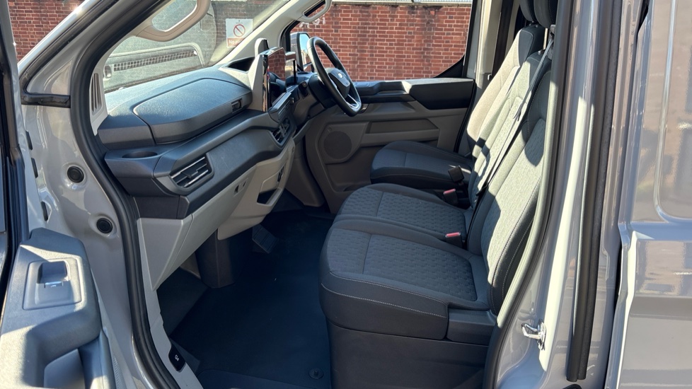 Ford Transit Custom 320 L1 Diesel Fwd 2.0 EcoBlue 136ps H1 Van Limited Auto - Image 13